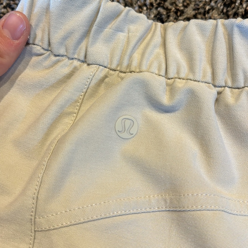 Lululemon Light Utilitech Cargo Pocket High-Rise cropped pants Size 30 - Picture 3 of 5
